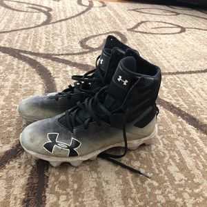 Boys Under Armour football cleats size 6